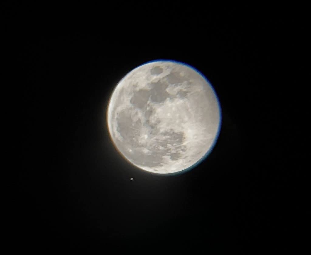 Celestron Signature Series Moon by Robert Reeves Features A Superb Moon Astronomical Telescope, Black (22016) Customer Review Celestron Signature Series Moon by Robert Reeves Features A Superb Moon Astronomical Telescope, Black (22016) - Customer Photo 2