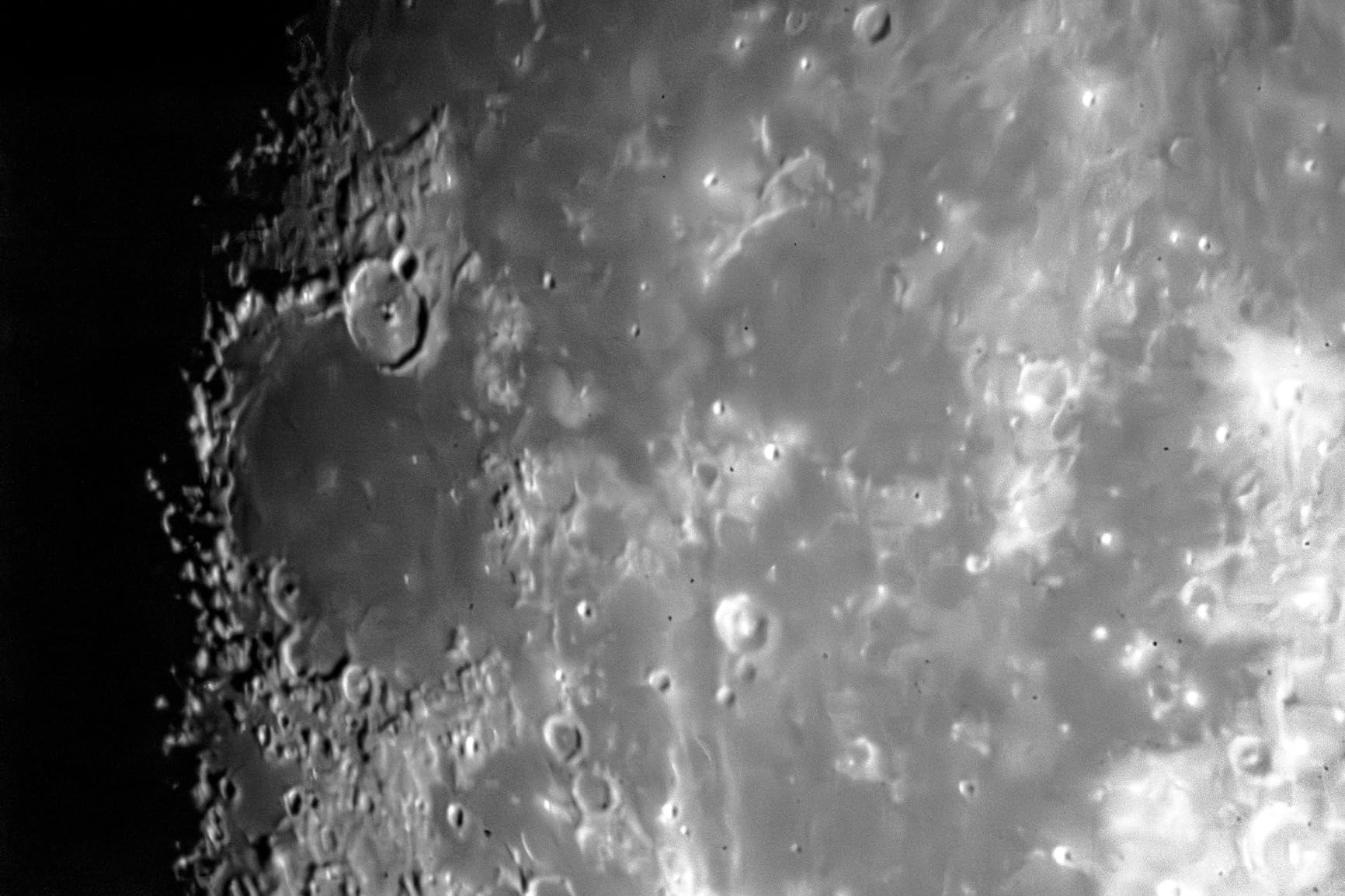 Celestron 18763 PowerTank Lithium LT Telescope Battery Power Pack – Rechargeable Portable 12V Power Supply for Computerised Telescopes with 8 Hour Capacity / 73.3 Wh and 1 USB Port, Black Customer Review Celestron 18763 PowerTank Lithium LT Telescope Battery Power Pack – Rechargeable Portable 12V Power Supply for Computerised Telescopes with 8 Hour Capacity / 73.3 Wh and 1 USB Port, Black - Customer Photo 2