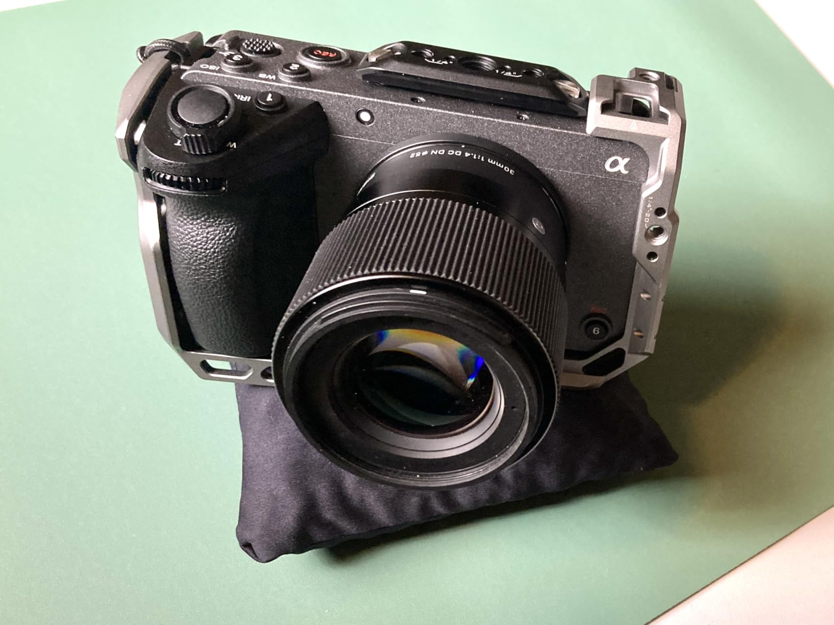 The TBag Tripod Bean Bag | Portable Stabilizer for Photo & Video | Compact Support for Cameras, Smartphones, Flashes, & More | Quick-Setup Tripod Alternative | Ideal for Street Photogs & Minimalists - Customer Photo 1