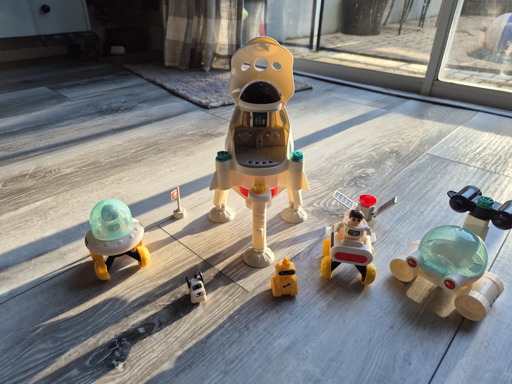iPlay, iLearn Kids Space Toys, Spaceship Adventure Planet Playset W/ 2 Astronaut Rocket Shuttle, Boy Educational STEM Outer Space Solar System Toy, Cool Birthday Gift 3 4 5 6 7 8 Year Old Girl Toddler - Customer Photo 1