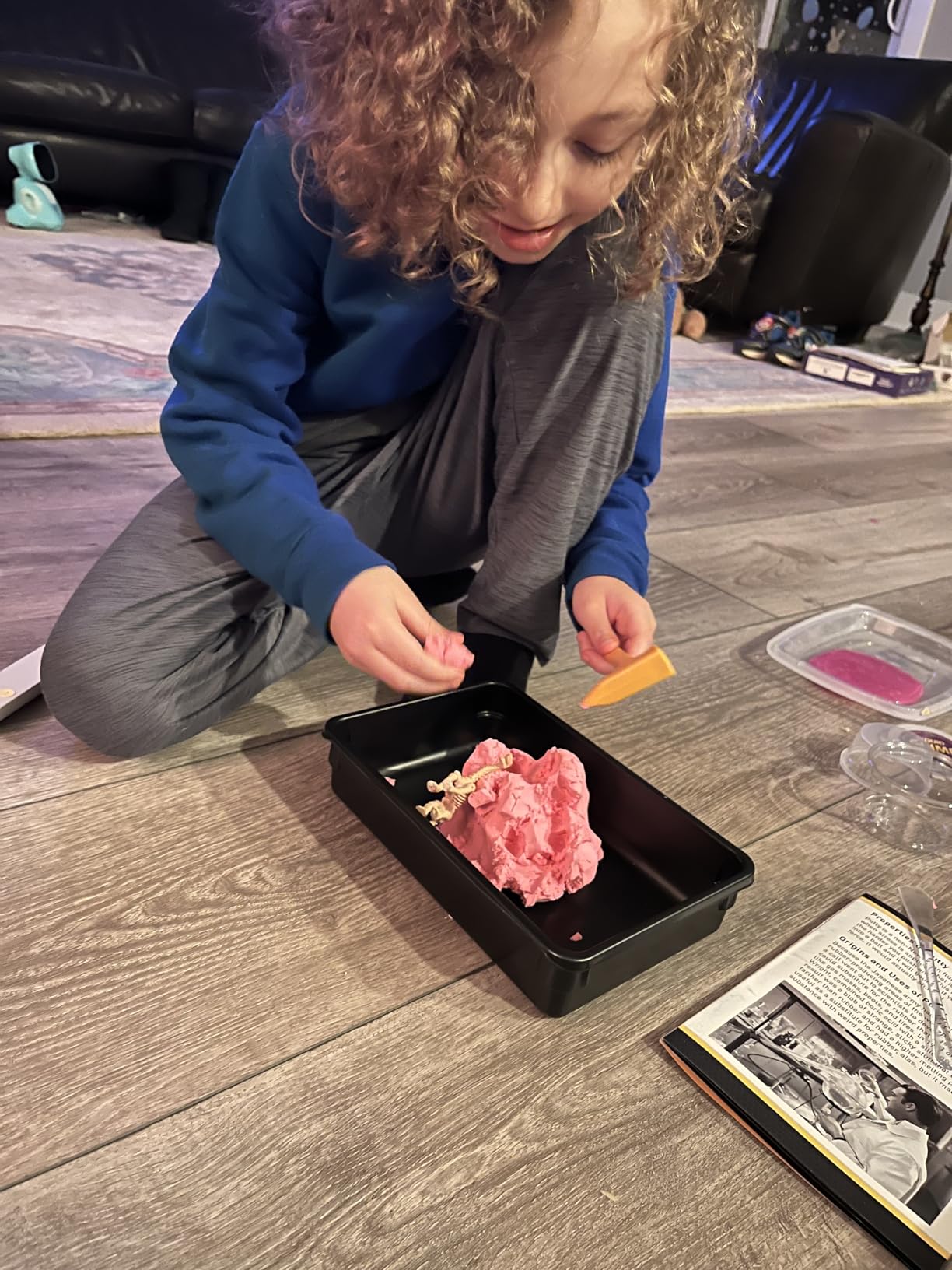 National Geographic Mega Space Activity Kit - Glow in The Dark Science Craft Kit for Kids with 100+ Pieces, Launch a Rocket, Create Glowing Constellations, Paint a Solar System & More - Customer Photo 1