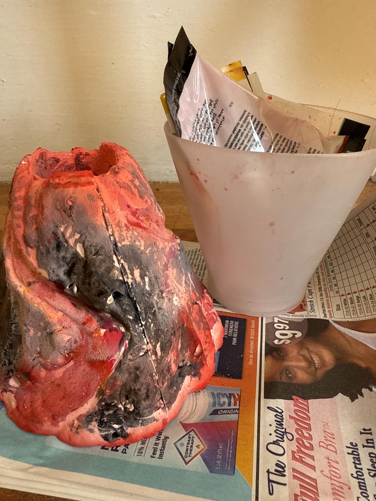 National Geographic Mega Space Activity Kit - Glow in The Dark Science Craft Kit for Kids with 100+ Pieces, Launch a Rocket, Create Glowing Constellations, Paint a Solar System & More - Customer Photo 3