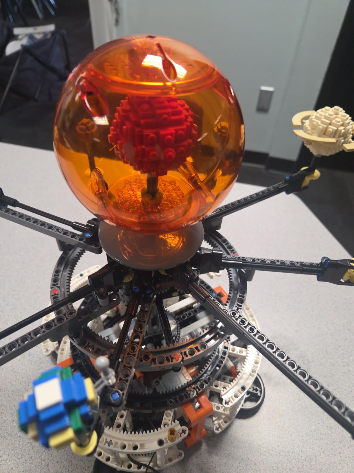 Dual-Mode Spinning Solar System Space Building Kit, STEM Model with Rotating Planets, Light-up Sun and Astronomy Educational Toys for Kids, Outer Space Birthday Gift for Ages 8+ (1282 PCS) - Customer Photo 2