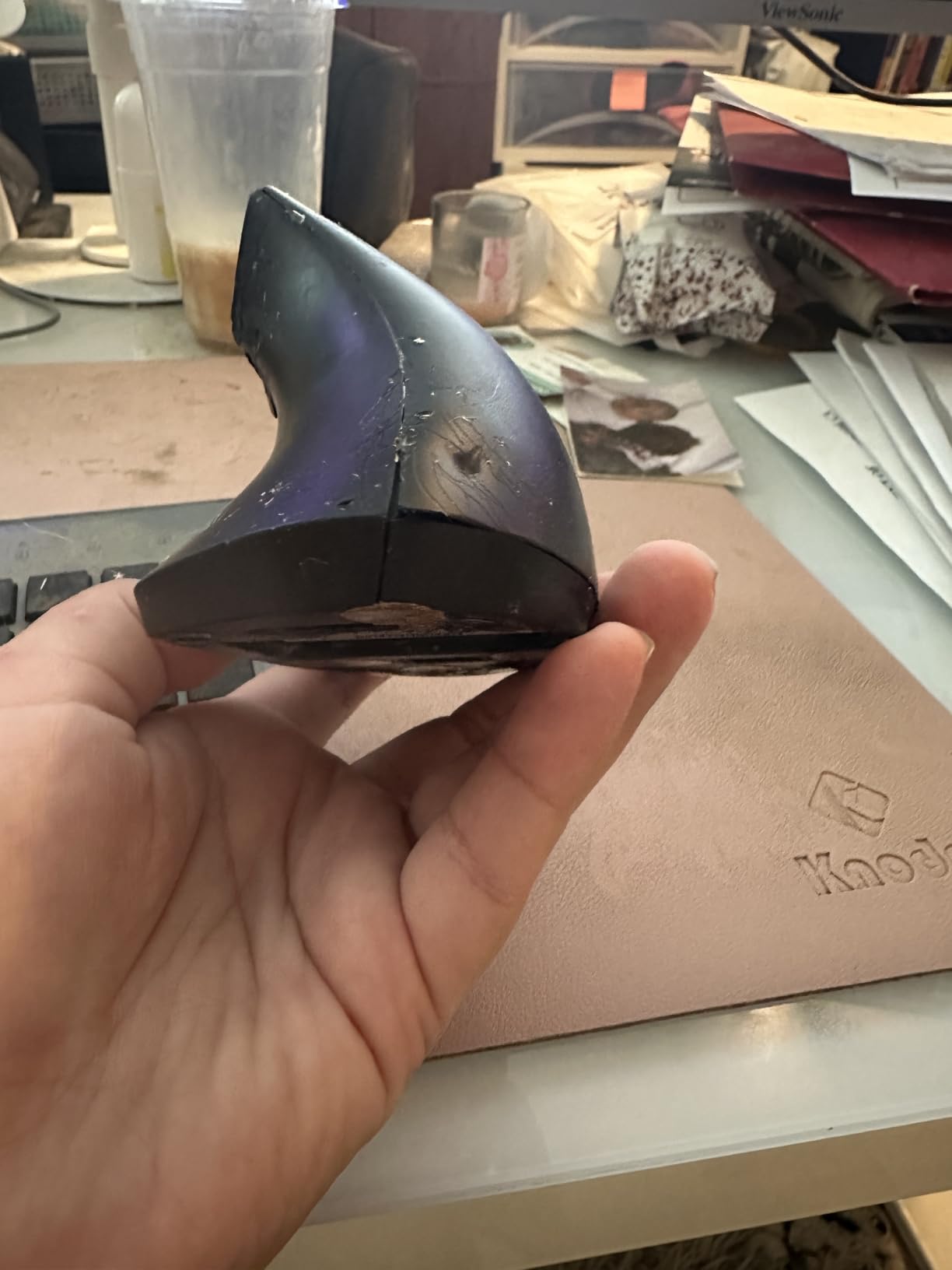 Anker 2.4G Wireless Vertical Ergonomic Optical Mouse for Work, Multi-Device Connectivity, 800/1200 /1600 DPI, 5 Buttons for Laptop, Desktop, PC, MacBook - Black - Customer Photo 1