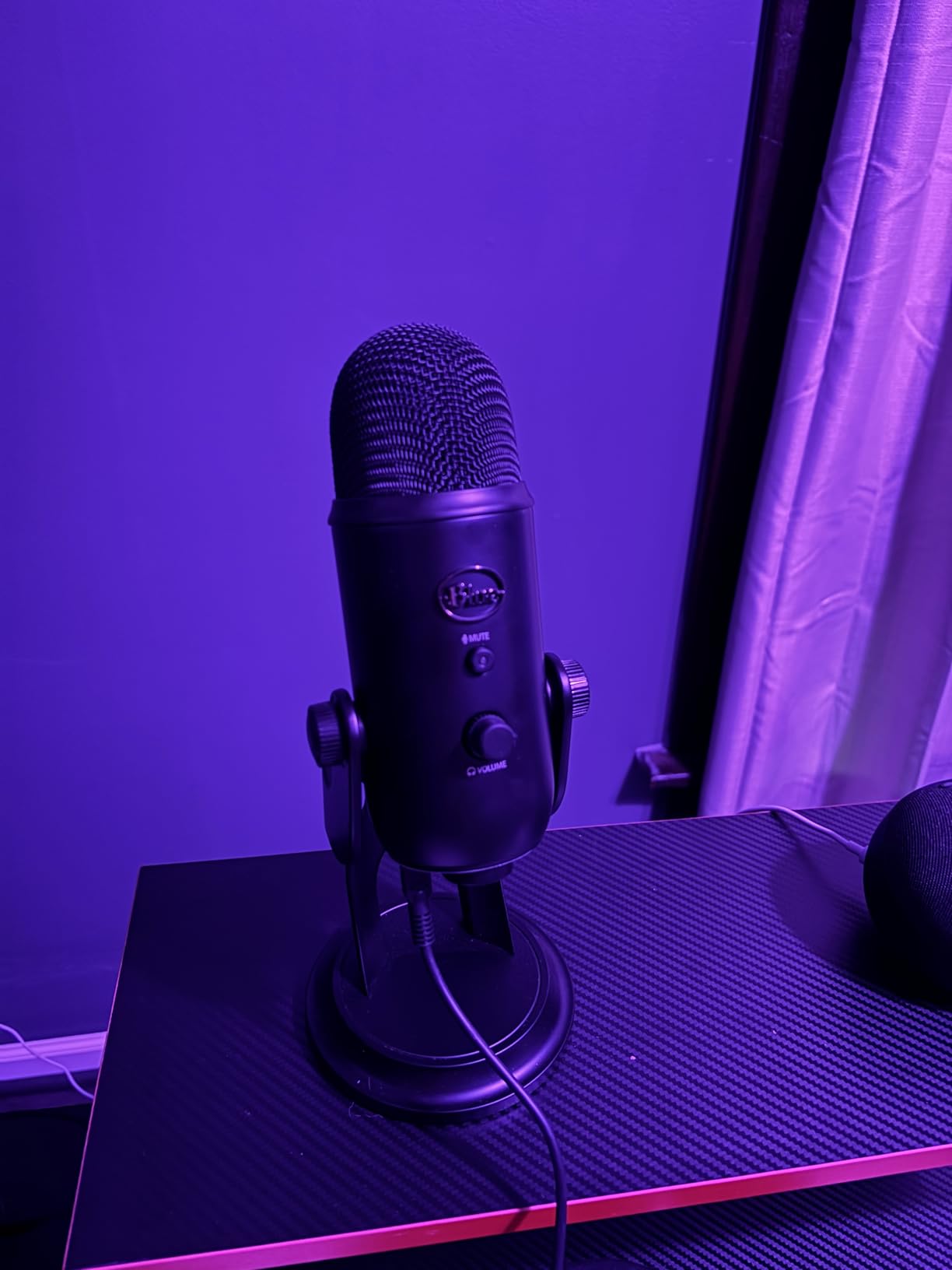 Logitech for Creators Blue Yeti USB Microphone for Gaming, Streaming, Podcast, YouTube, Discord, PC, Studio Sound, Plug & Play-Blackout - Customer Photo 2