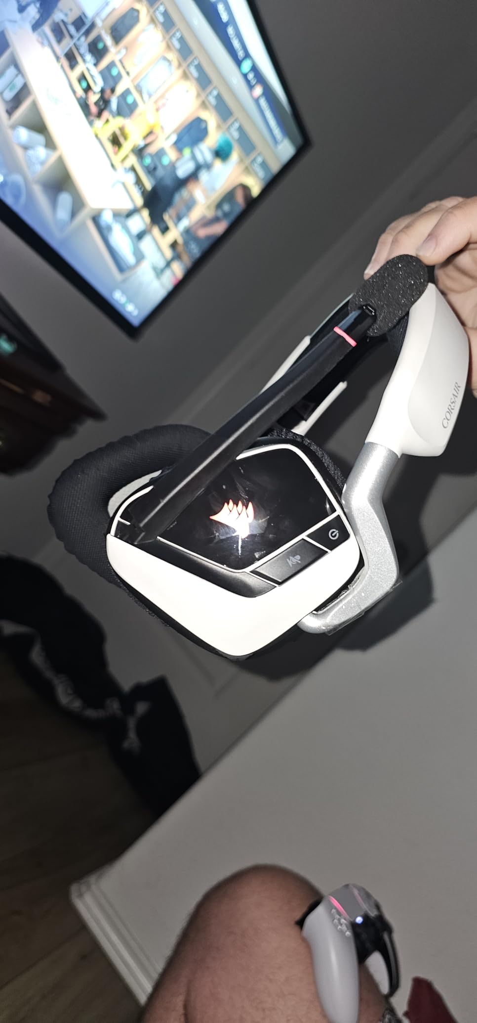 Void RGB Elite Wireless Gaming Headset – 7.1 Surround Sound – Omni-Directional Microphone – Microfiber Mesh Earpads – Up to 40ft Range – iCUE Compatible – PC, Mac, PS5, PS4 – Carbon - Customer Photo 1