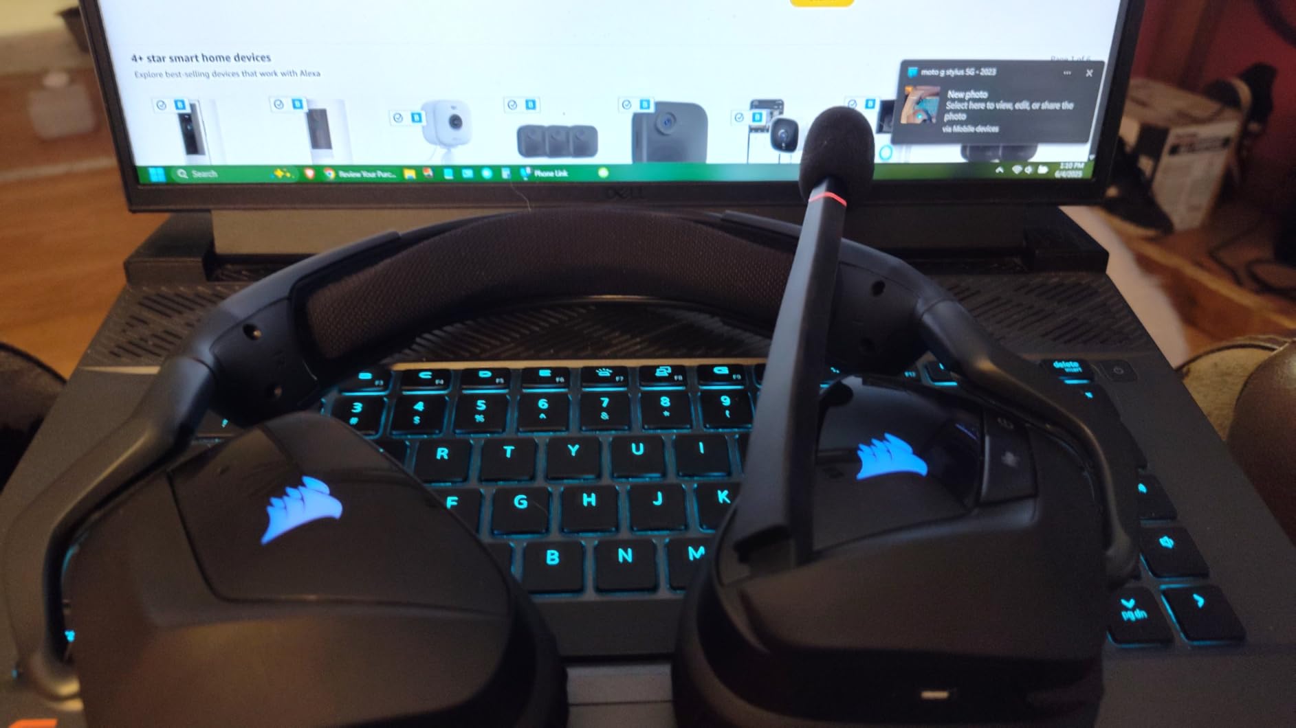 Void RGB Elite Wireless Gaming Headset – 7.1 Surround Sound – Omni-Directional Microphone – Microfiber Mesh Earpads – Up to 40ft Range – iCUE Compatible – PC, Mac, PS5, PS4 – Carbon - Customer Photo 2