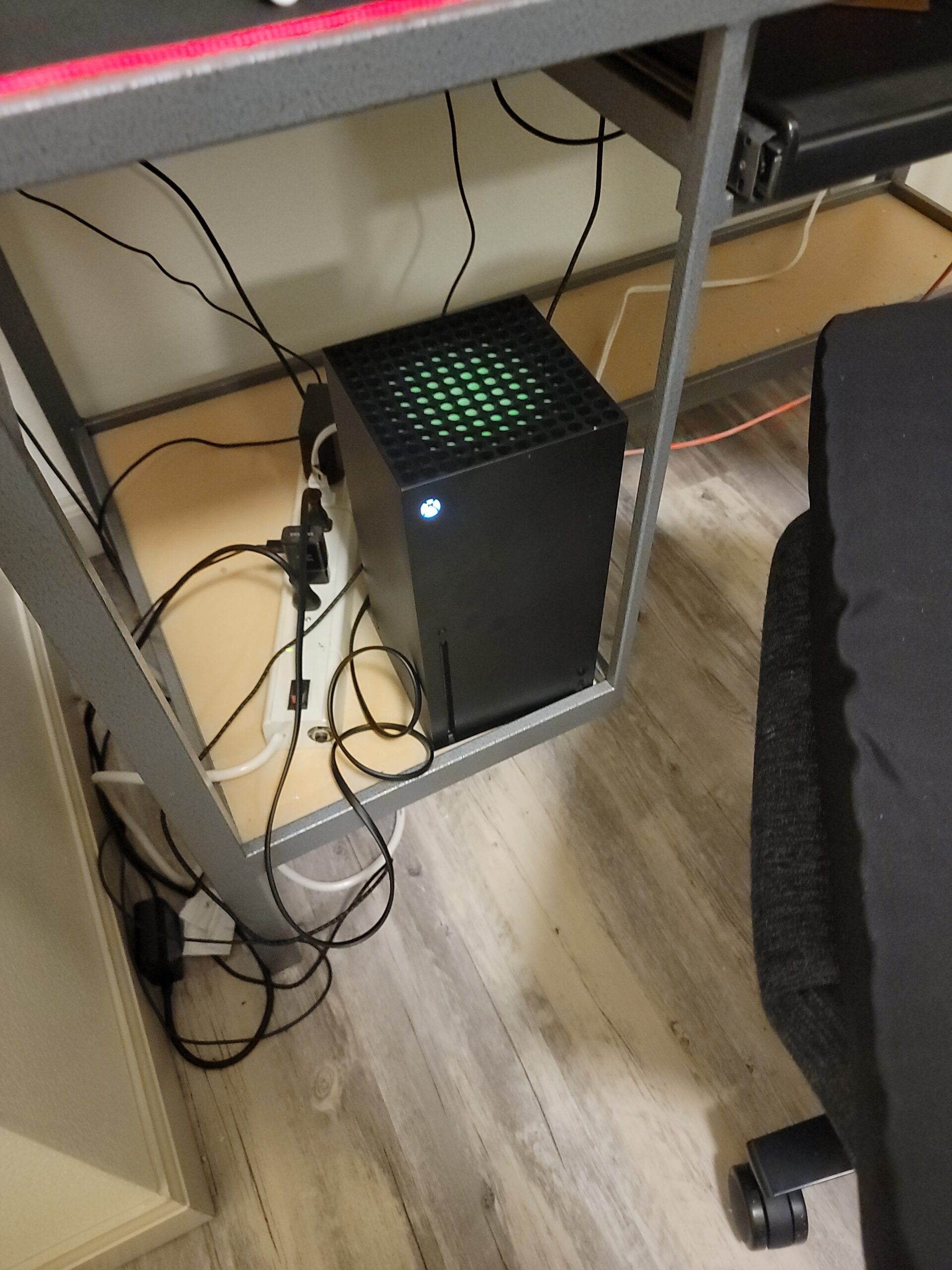 Xbox Series X - Gaming Console - 1TB SSD - Includes Wireless Controller - 4K Gaming - 120FPS - Carbon Black Customer Review Xbox Series X - Gaming Console - 1TB SSD - Includes Wireless Controller - 4K Gaming - 120FPS - Carbon Black - Customer Photo 1