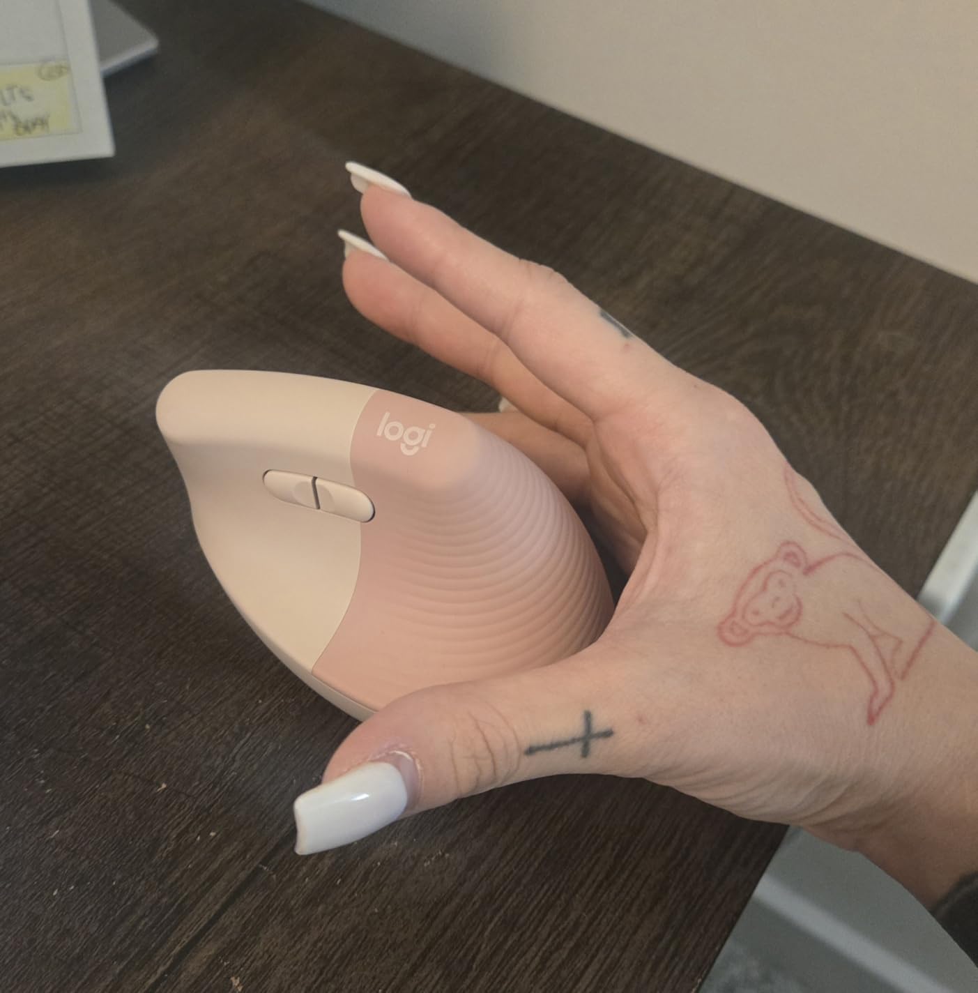 Logitech Lift Vertical Ergonomic Mouse, Wireless Bluetooth or USB Receiver, Quiet Clicks, 4 Buttons, Right Hand Wireless Mouse, Windows/macOS/iPadOS, Laptop, PC - Graphite - Customer Photo 1