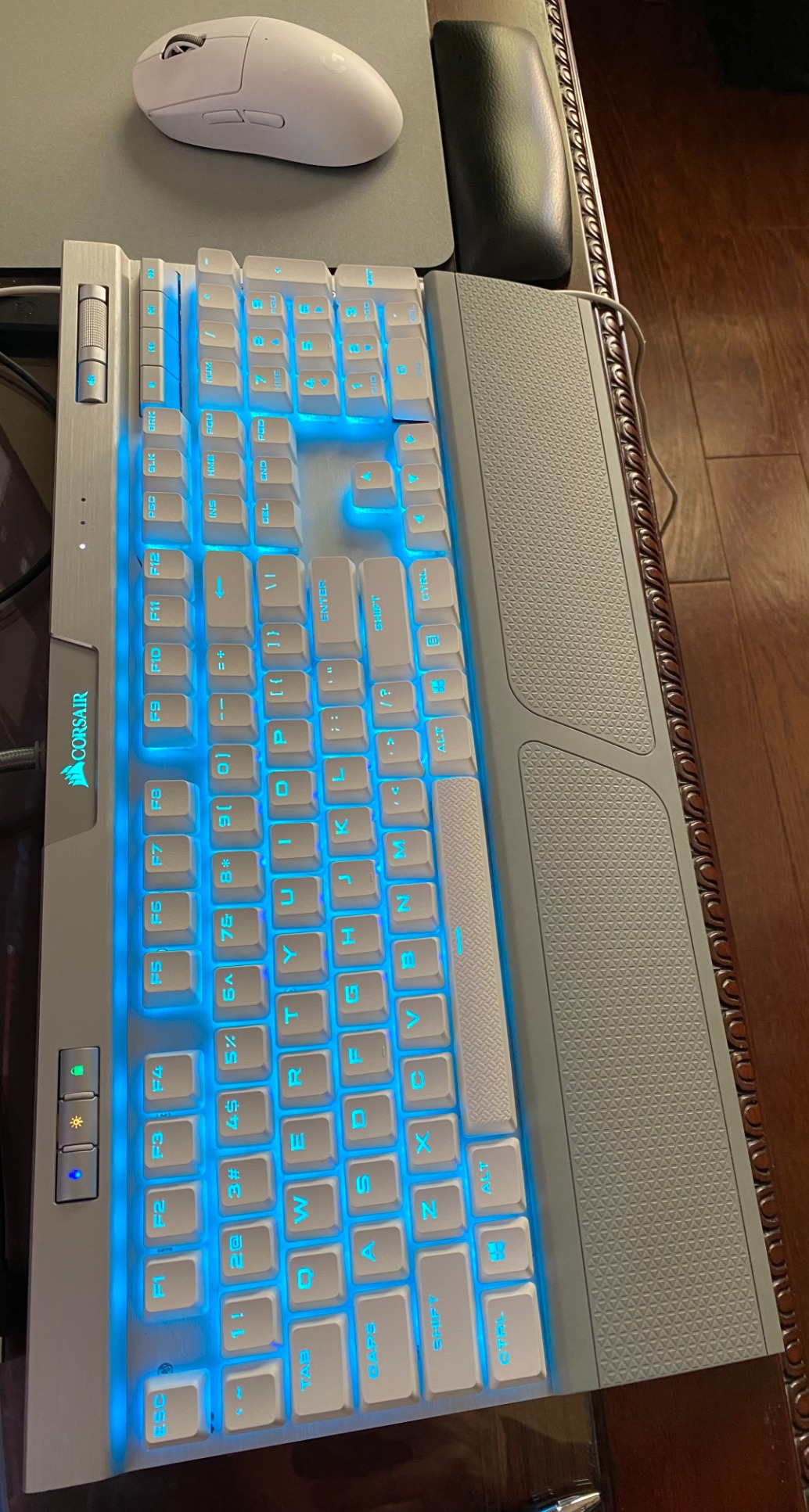 CORSAIR K70 RGB PRO Mechanical Wired Gaming Keyboard – Cherry MX Red Linear Switches, SOCD, PBT Double-Shot Keycaps, 8000Hz Hyper-Polling, NKRO, Anti-Ghosting, Tournament Switch, QWERTY NA – Black - Customer Photo 2