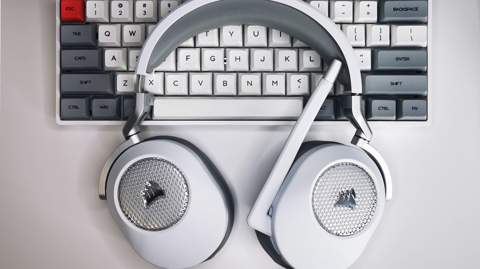 HS65 Surround Multiplatform Wired Gaming Headset – Dolby Atmos – SonarWorks SoundID – iCUE Compatible – PC, Mac, PS5, PS4, Xbox, Nintendo Switch, Mobile – Carbon - Customer Photo 1