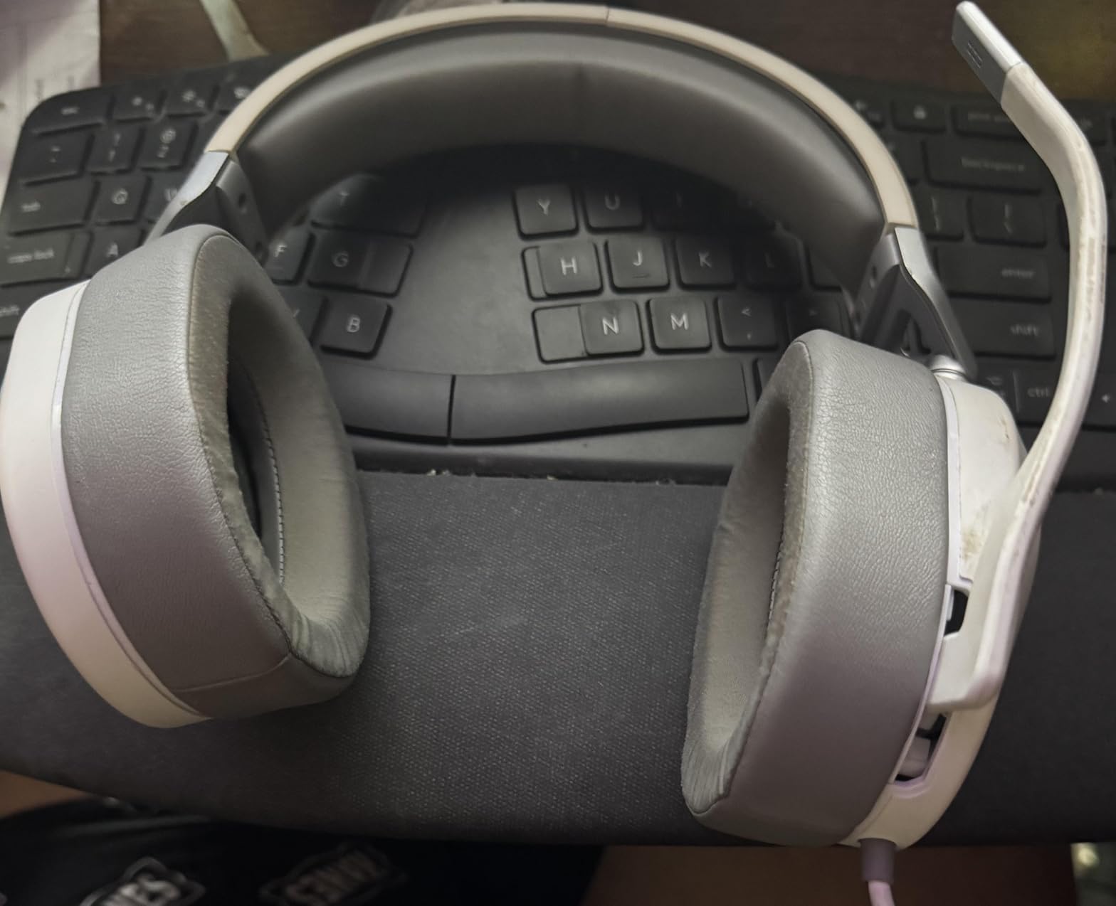 HS65 Surround Multiplatform Wired Gaming Headset – Dolby Atmos – SonarWorks SoundID – iCUE Compatible – PC, Mac, PS5, PS4, Xbox, Nintendo Switch, Mobile – Carbon - Customer Photo 2