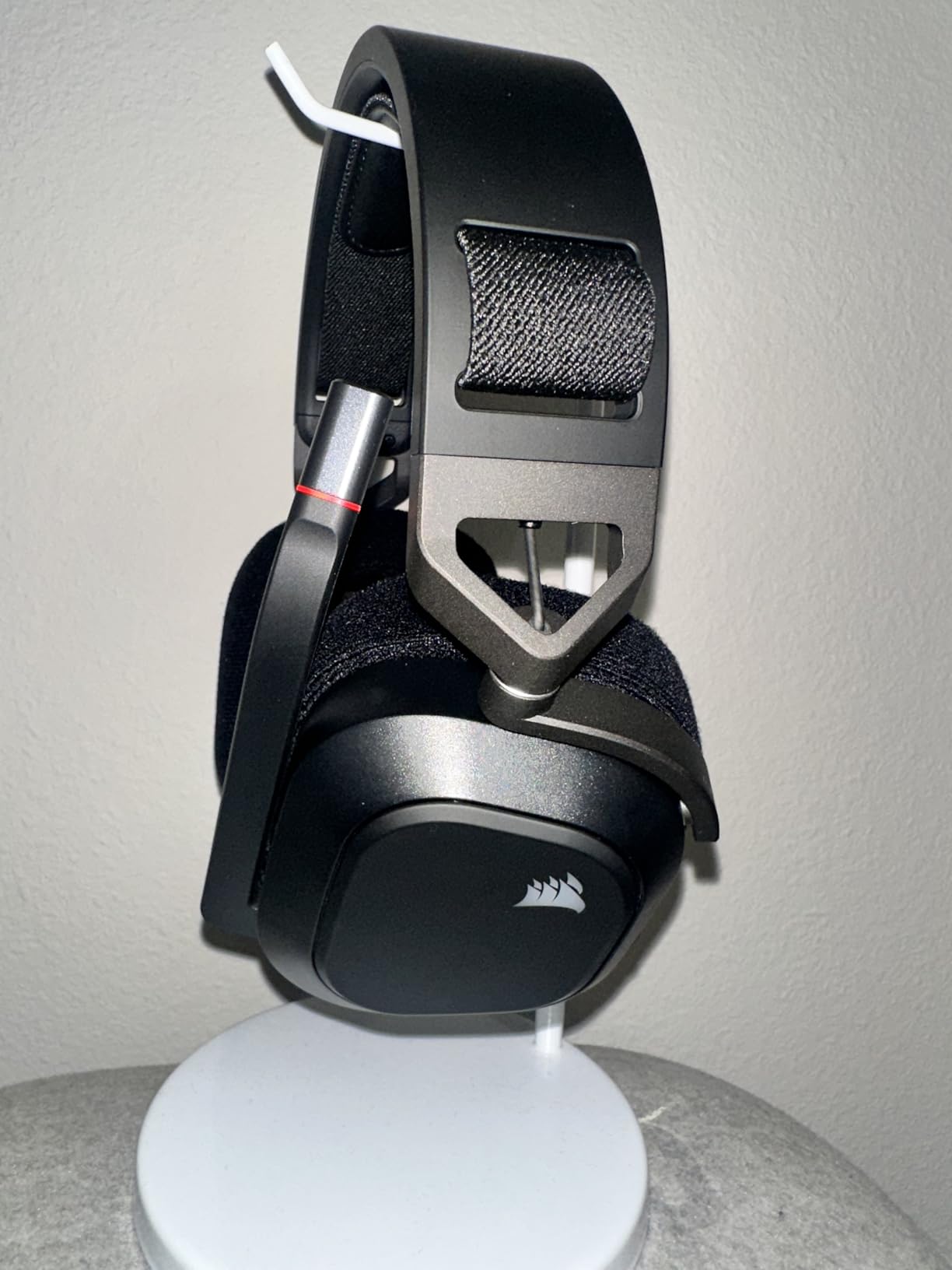 HS80 RGB USB Premium Gaming Headset with Dolby Audio 7.1 Surround Sound (Broadcast-Grade Omni-Directional Microphone, Memory Foam Earpads, High-Fidelity Sound, Durable Construction) Carbon - Customer Photo 2