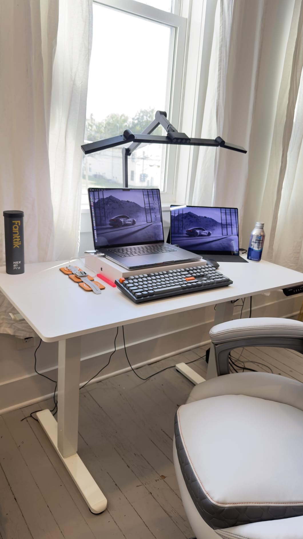 ErGear Height Adjustable Electric Standing Desk, 47.2 x 23.6 Inches Sit Stand up Desk, Memory Computer Home Office Desk with Two-Piece Desktop (Black) - Customer Photo 1