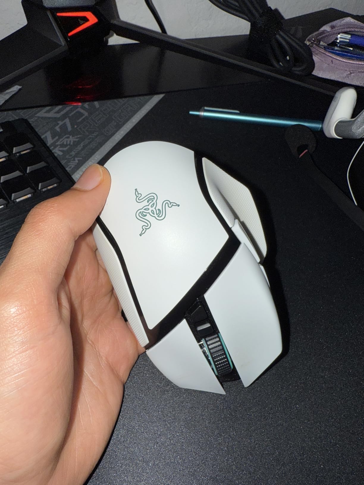 Razer Basilisk V3 Pro Wireless Gaming Mouse: HyperScroll Tilt Wheel - 30K DPI Optical Sensor - Gen-3 Optical Switches - 13-Zone Chroma RGB - 13 Programmable Controls - 3 Connection Modes - Black Customer Review Razer Basilisk V3 Pro Wireless Gaming Mouse: HyperScroll Tilt Wheel - 30K DPI Optical Sensor - Gen-3 Optical Switches - 13-Zone Chroma RGB - 13 Programmable Controls - 3 Connection Modes - Black - Customer Photo 5