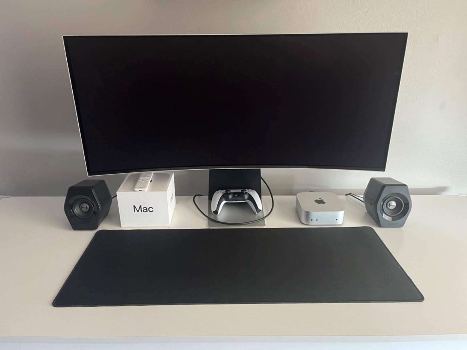 Samsung 34' Odyssey G85SB Series QD-OLED Ultra WQHD Curved Gaming Monitor, 175Hz, 0.03ms, DisplayHDR True Black 400, AMD FreeSync Premium Pro, Advanced Game Streaming, LS34BG850SNXZA - Customer Photo 1