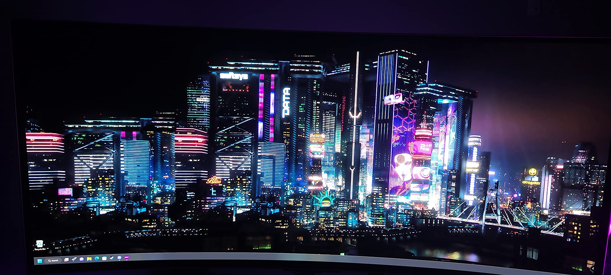 Samsung 34' Odyssey G85SB Series QD-OLED Ultra WQHD Curved Gaming Monitor, 175Hz, 0.03ms, DisplayHDR True Black 400, AMD FreeSync Premium Pro, Advanced Game Streaming, LS34BG850SNXZA - Customer Photo 2