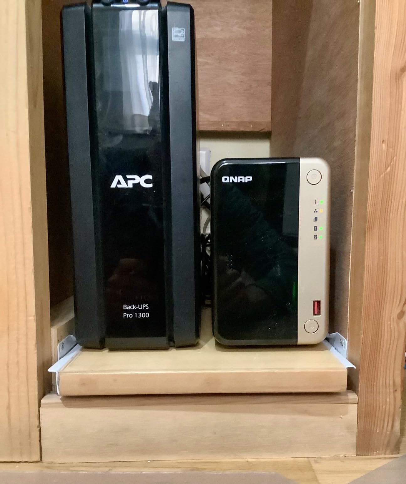 QNAP TS-464-8G-US 4 Bay High-Performance Desktop NAS with Intel Celeron Quad-core Processor, M.2 PCIe Slots and Dual 2.5GbE (2.5G/1G/100M) Network Connectivity (Diskless) Customer Review QNAP TS-464-8G-US 4 Bay High-Performance Desktop NAS with Intel Celeron Quad-core Processor, M.2 PCIe Slots and Dual 2.5GbE (2.5G/1G/100M) Network Connectivity (Diskless) - Customer Photo 1