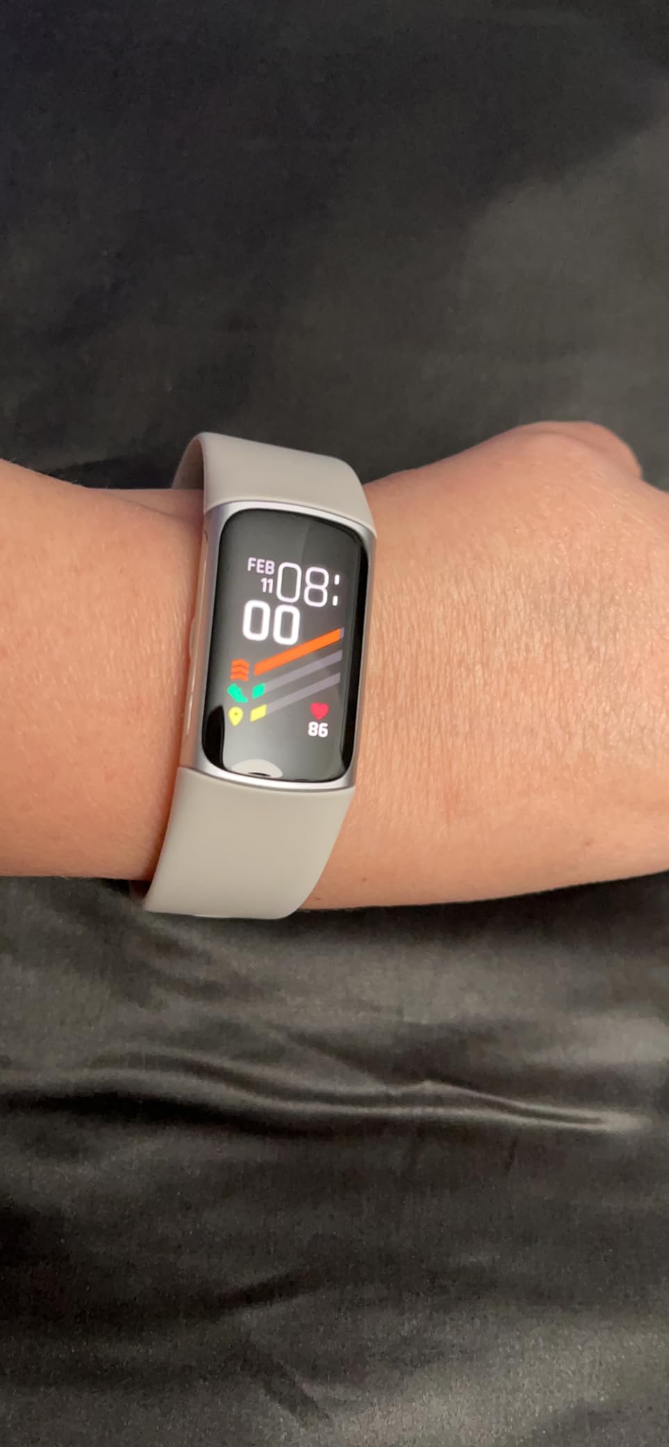 Fitbit Charge 6 Fitness Tracker with Google apps, Heart Rate on Exercise Equipment, 6-Months Premium Membership Included, GPS, Health Tools and More, Obsidian/Black, One Size (S & L Bands Included) - Customer Photo 1