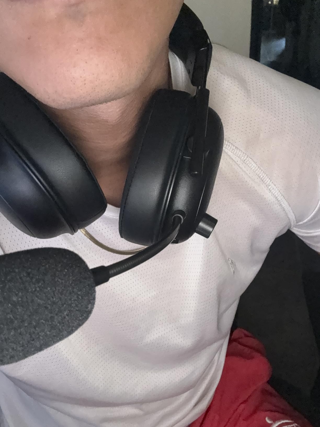 Razer BlackShark V2 HyperSpeed Wireless Gaming Headset: 2.4GHz, Bluetooth or USB - THX Spatial Audio - Titanium 50mm Drivers - 70 Hr Battery - for Xbox Series X, Series S, PS5, PC, Switch 2 - Black Customer Review Razer BlackShark V2 HyperSpeed Wireless Gaming Headset: 2.4GHz, Bluetooth or USB - THX Spatial Audio - Titanium 50mm Drivers - 70 Hr Battery - for Xbox Series X, Series S, PS5, PC, Switch 2 - Black - Customer Photo 1