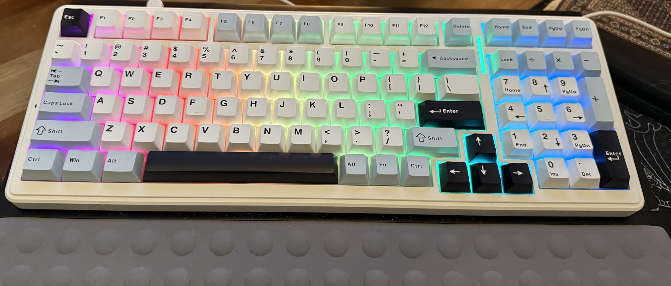 AULA F99 Wireless Mechanical Keyboard,Tri-Mode BT5.0/2.4GHz/USB-C Hot Swappable Custom Keyboard,Pre-lubed Linear Switches,RGB Backlit Computer Gaming Keyboards for PC/Tablet/PS/Xbox Customer Review AULA F99 Wireless Mechanical Keyboard,Tri-Mode BT5.0/2.4GHz/USB-C Hot Swappable Custom Keyboard,Pre-lubed Linear Switches,RGB Backlit Computer Gaming Keyboards for PC/Tablet/PS/Xbox - Customer Photo 2