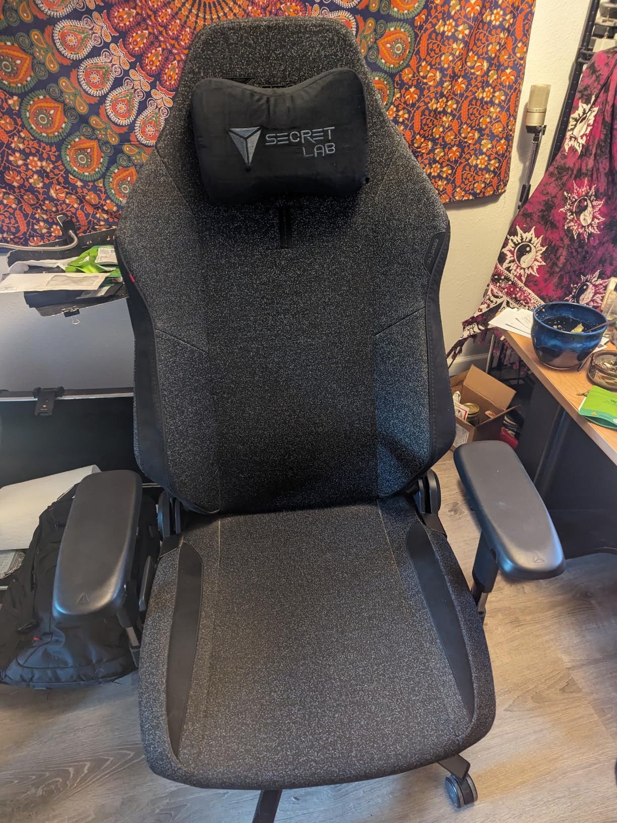 Secretlab Titan Evo Lite in Cookies & Cream SoftWeave Gaming Chair - Reclining - Ergonomic & Heavy Duty Computer Chair with 4D Armrests & Lumbar Support - Light Grey - Customer Photo 1