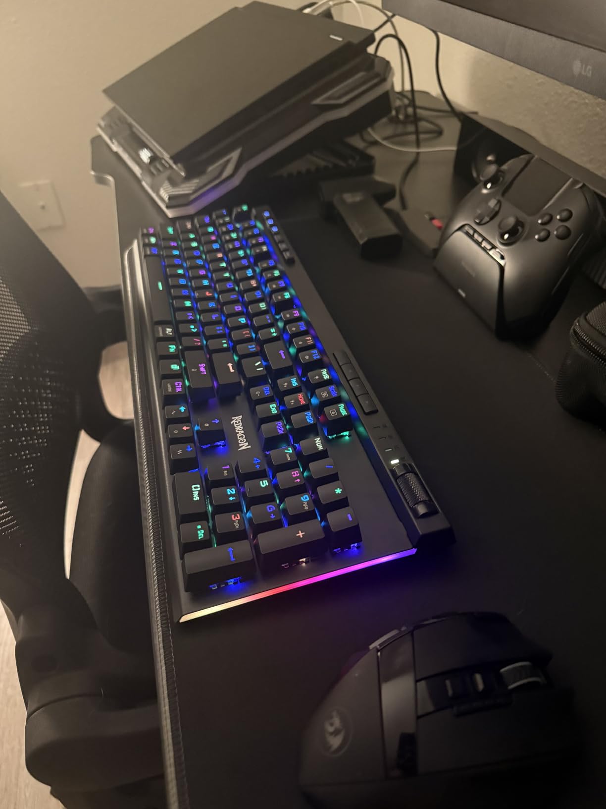 Redragon K580 PRO Wireless RGB Gaming Keyboard, 3-Modes 104 Keys Mechanical Keyboard w/Hot-Swap Socket, Dedicated Media Controls & Onboard Macro Recording, Linear Red Switch Customer Review Redragon K580 PRO Wireless RGB Gaming Keyboard, 3-Modes 104 Keys Mechanical Keyboard w/Hot-Swap Socket, Dedicated Media Controls & Onboard Macro Recording, Linear Red Switch - Customer Photo 1