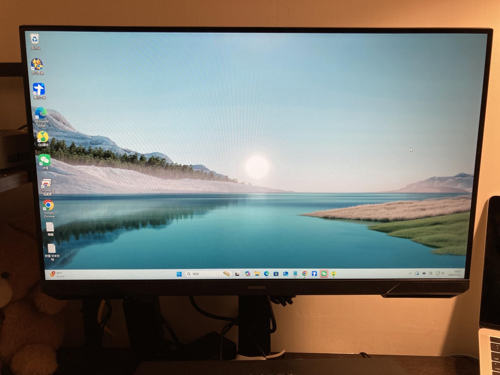 Samsung 24-Inch Odyssey G3 (G30D) Series FHD Gaming Monitor, 1ms, 180Hz, AMD FreeSync, Adjustable Stand, Black Equalizer, Virtual Aim Point, Eye Saver Mode, Flicker-Free, LS24DG302ENXZA - Customer Photo 2