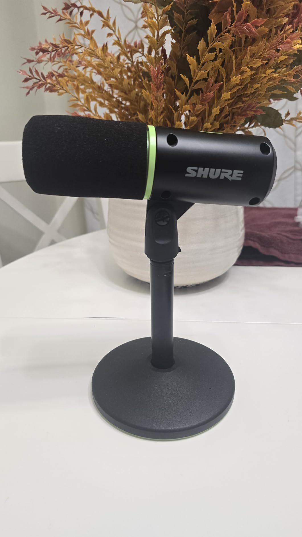 Shure MV6 Gaming Microphone – Dynamic USB Mic for PC Gaming & Streaming with Tap-to-Mute, Noise Cancellation, Desktop Stand & 3.5mm Headphone Monitoring, Black - Customer Photo 2