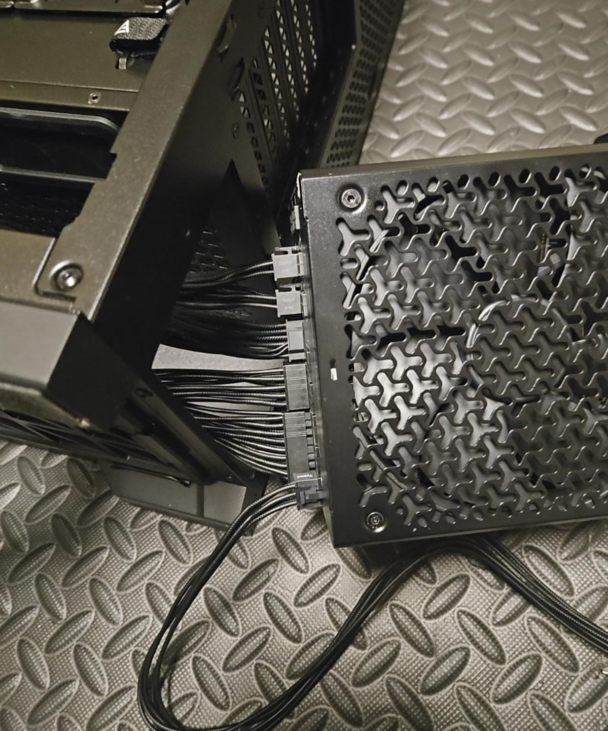 RM1000x Fully Modular Low-Noise ATX Power Supply – ATX 3.1 Compliant – PCIe 5.1 Support – Cybenetics Gold Efficiency – Native 12V-2x6 Connector – Black - Customer Photo 2