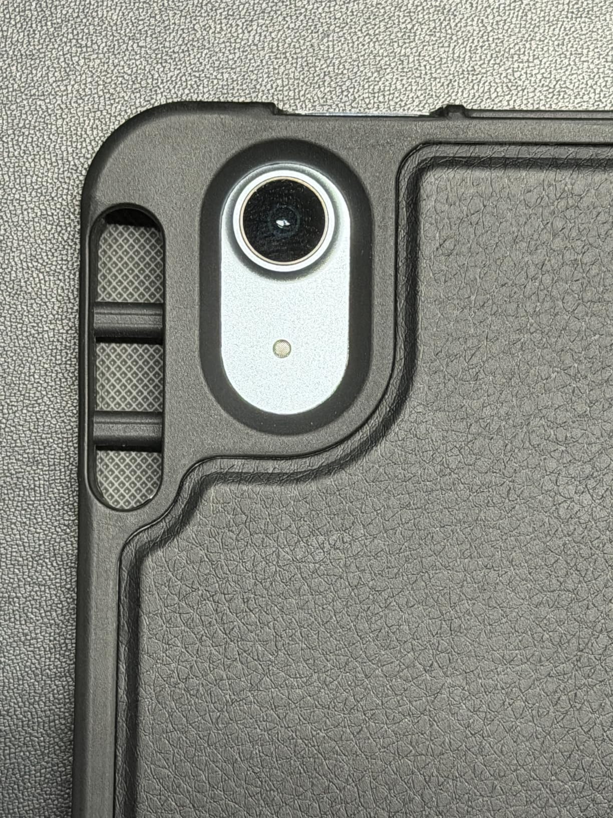 iPad Air 11-inch with M3 chip Built for Apple Intelligence, Liquid Retina Display, 128GB, 12MP Front/Back Camera, Wi-Fi 6E, Touch ID, All-Day Battery Life — Space Gray - Customer Photo 3