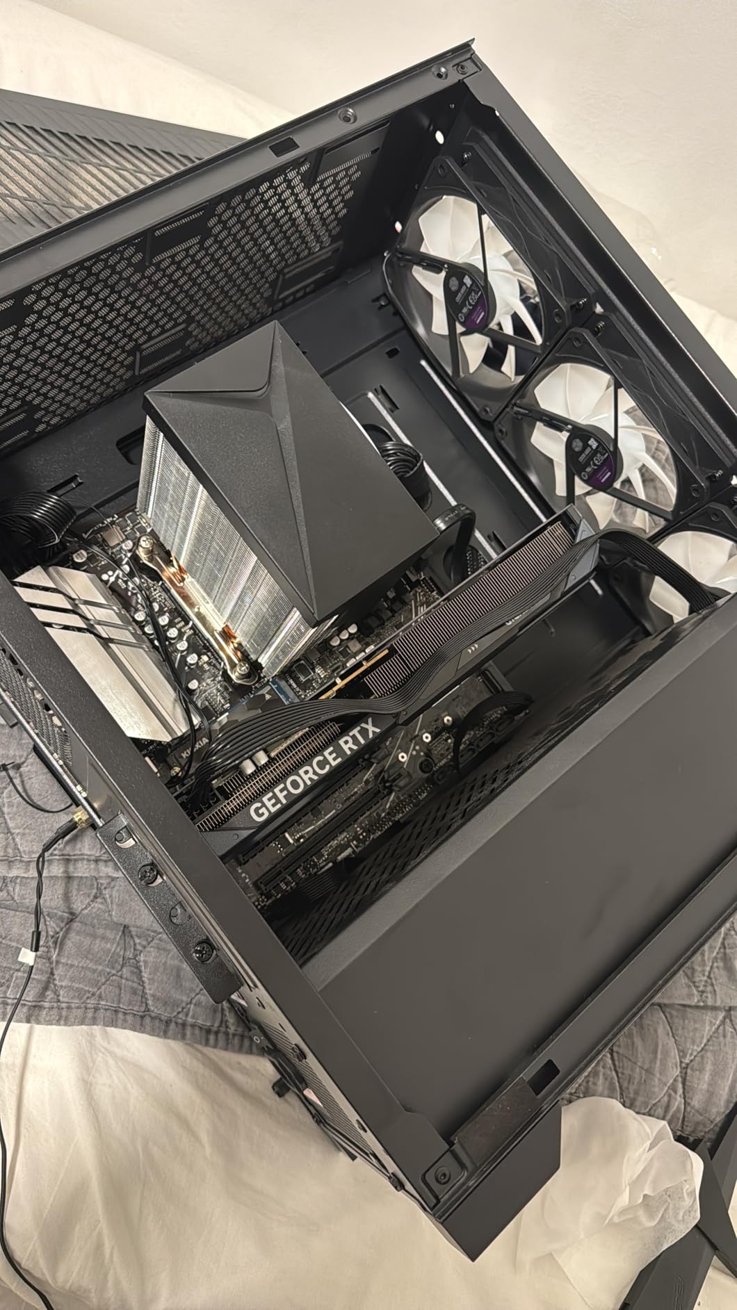 GIGABYTE GeForce RTX 5060 WINDFORCE OC 8G Graphics Card, 8GB 128-bit GDDR7, PCIe 5.0, WINDFORCE Cooling System, GV-N5060WF2OC-8GD Video Card - Customer Photo 2