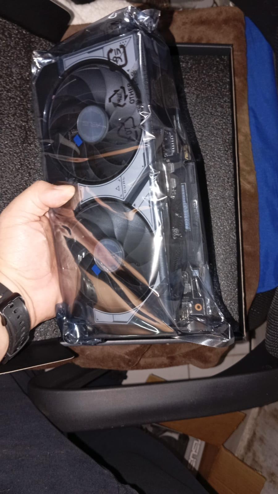 ASUS Dual GeForce RTX™ 5060 8GB GDDR7 OC Edition (PCIe 5.0, 8GB GDDR7, DLSS 4, HDMI 2.1b, DisplayPort 2.1b, 2.5-Slot Design, Axial-tech Fan Design, 0dB Technology, and More) - Customer Photo 1