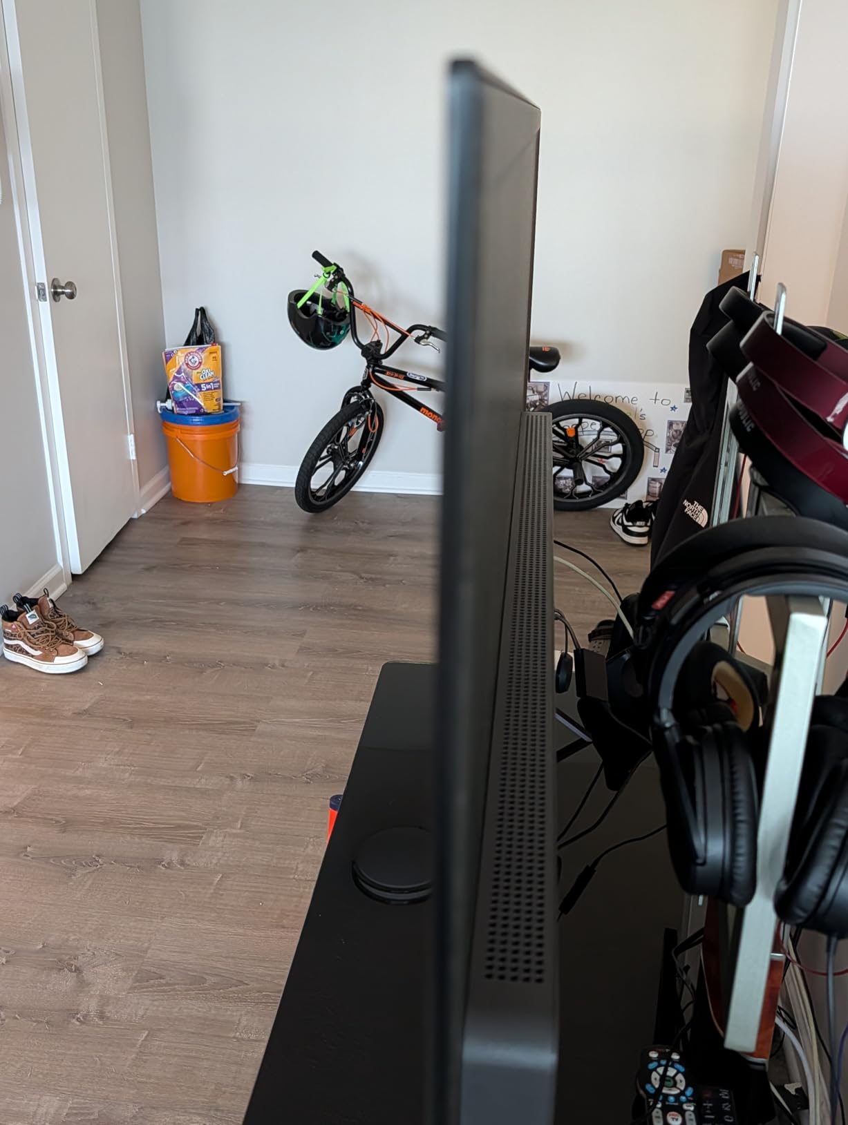 LG 65-Inch Class OLED AI 4K B5 Series Smart TV w/Dolby Atmos, Dolby Vision, HDR10, AI Super Upscaling 4K, Filmmaker Mode, Wow Orchestra, Alexa Built-in (OLED65B5PUA.AUSZ, 2025) - Customer Photo 2