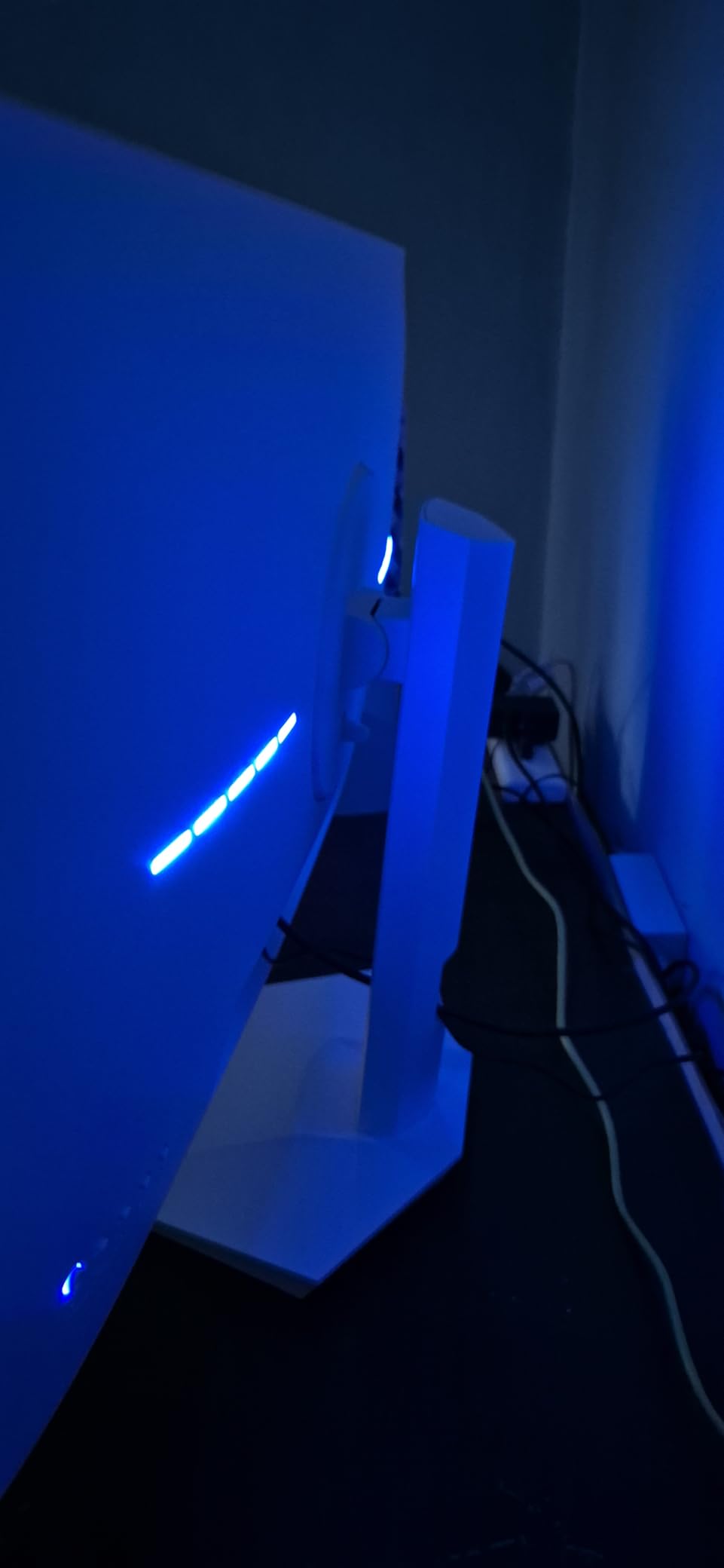 CRUA 34'' Ultrawide Gaming Monitor 120HZ, 21:9 WFHD 2560X1080 IPS Panel Computer Monitors with Built-in Speakers, Support AMD FreeSync, 120% sRGB, DP1.4 & HDMI1.4, Wall Mountable Installs-White - Customer Photo 1