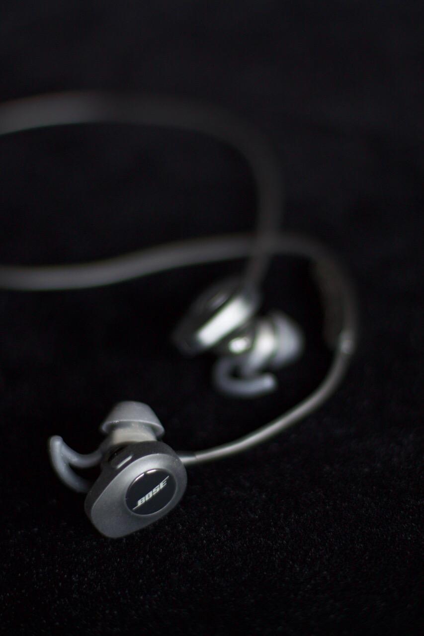 Bose SoundSport, Wireless Earbuds, (Sweatproof Bluetooth Headphones for Running and Sports), Black - Customer Photo 1