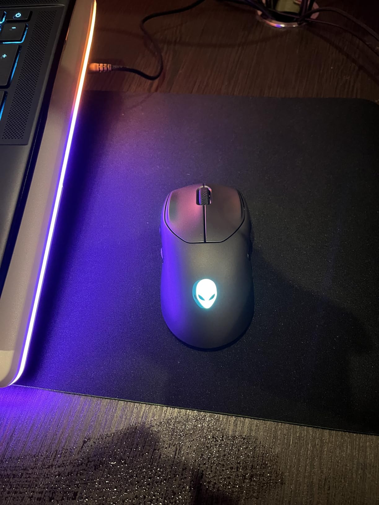Alienware Wired/Wireless Gaming Mouse AW610M - 16000 DPI Optical Sensor, 350 Hour Rechargeable Battery, 7 Buttons, 3-ZONE 16.8m AlienFX RGB Lighting, Ergonomic - Dark Side of the Moon - Customer Photo 1