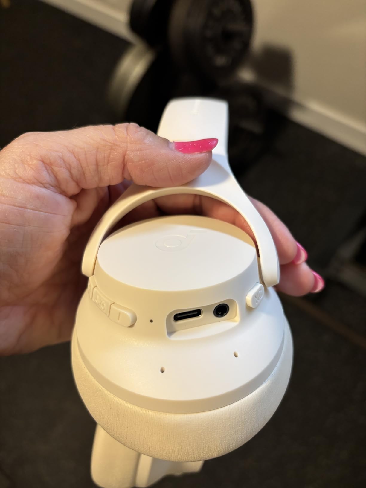 Soundcore by Anker Q20i Hybrid Active Noise Cancelling Headphones, Wireless Over-Ear Bluetooth, 40H Long ANC Playtime, Hi-Res Audio, Big Bass, Customize via an App, Transparency Mode Customer Review Soundcore by Anker Q20i Hybrid Active Noise Cancelling Headphones, Wireless Over-Ear Bluetooth, 40H Long ANC Playtime, Hi-Res Audio, Big Bass, Customize via an App, Transparency Mode - Customer Photo 2