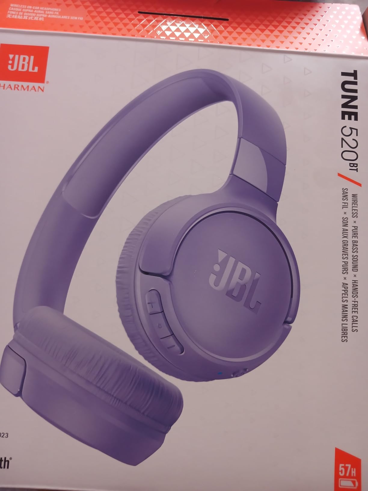 JBL Tune 520BT - Wireless On-Ear Headphones, Up to 57H Battery Life and Speed Charge, Lightweight, Comfortable and Foldable Design, Hands-Free Calls with Voice Aware (White) - Customer Photo 2