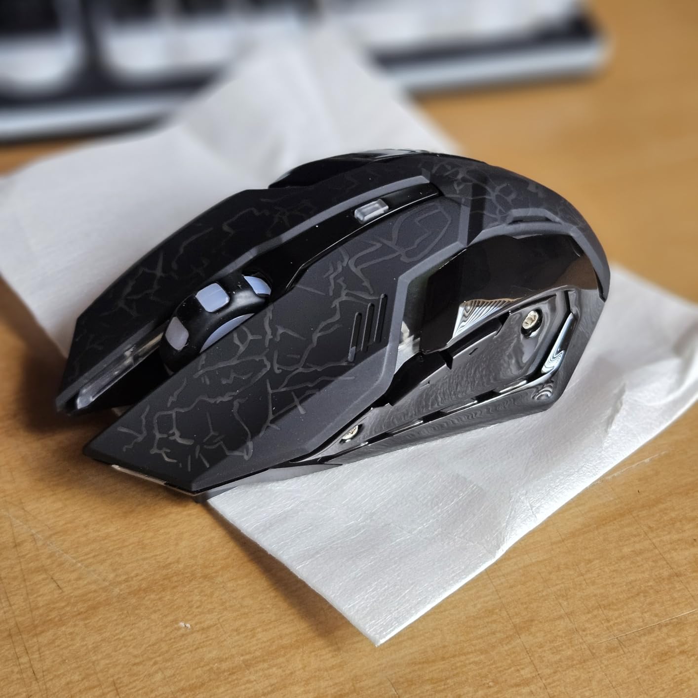 Wireless Gaming Mouse, Rechargeable Wireless Computer Mouse with Type-C Fast Charging, Ergonomic Mouse with 3 Adjustable DPI, 6 Silent Buttons, LED Light, Long Battery Life for Laptop, PC, Mac - Customer Photo 2