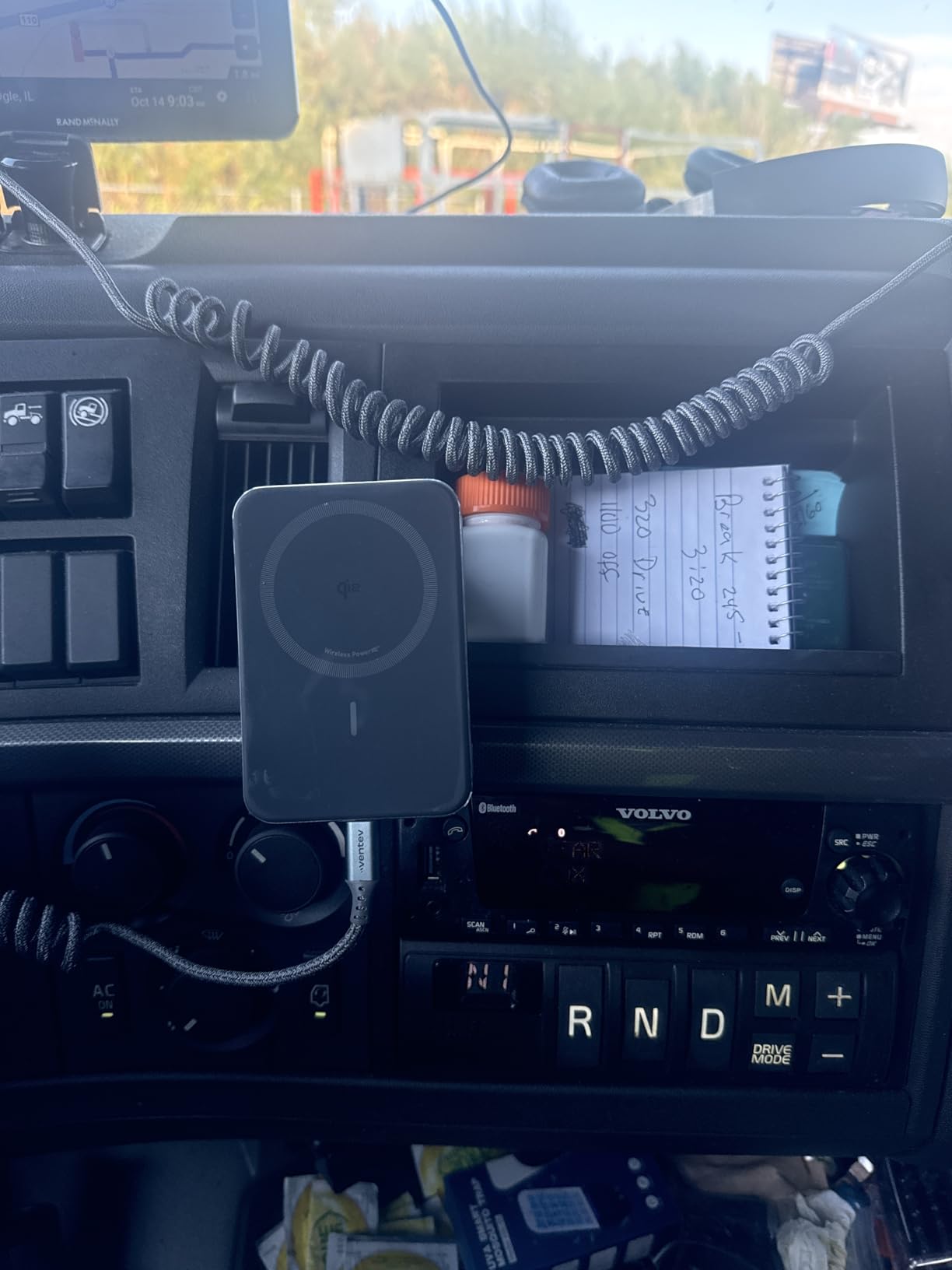 Anker MagGo Power Bank, Ultra-Slim 10,000mAh Magnetic Battery Pack, Qi2 Certified 15W Ultra-Fast MagSafe Compatible Portable Charger, Ergonomic Design, for iPhone17/16/15/14 Series Only（Not for Pixel） - Customer Photo 1