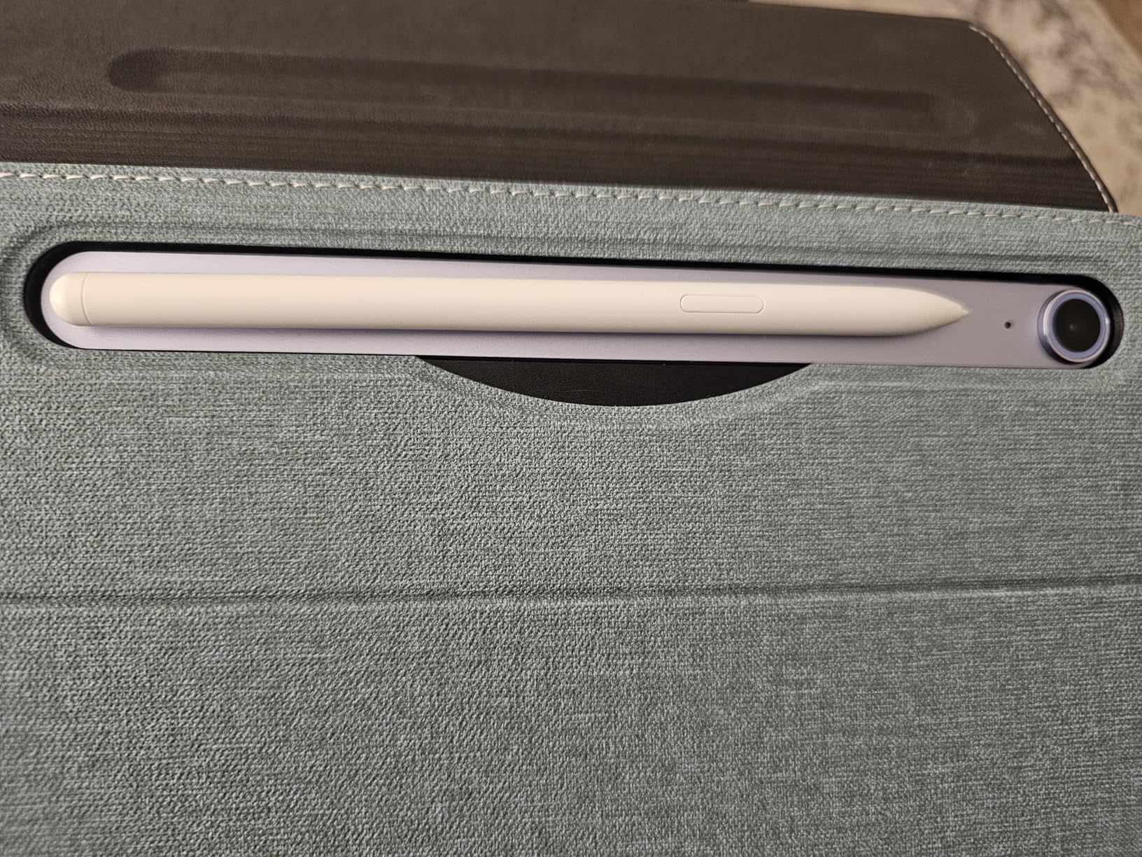 SAMSUNG Galaxy Tab S10 FE 128GB WiFi Android Tablet, Large Display, Long Battery Life, Exynos 1580 Processor, IP68 Water-Resistant, 90 Hz Refresh, S Pen for Note-Taking, US Version, Silver Customer Review SAMSUNG Galaxy Tab S10 FE 128GB WiFi Android Tablet, Large Display, Long Battery Life, Exynos 1580 Processor, IP68 Water-Resistant, 90 Hz Refresh, S Pen for Note-Taking, US Version, Silver - Customer Photo 1