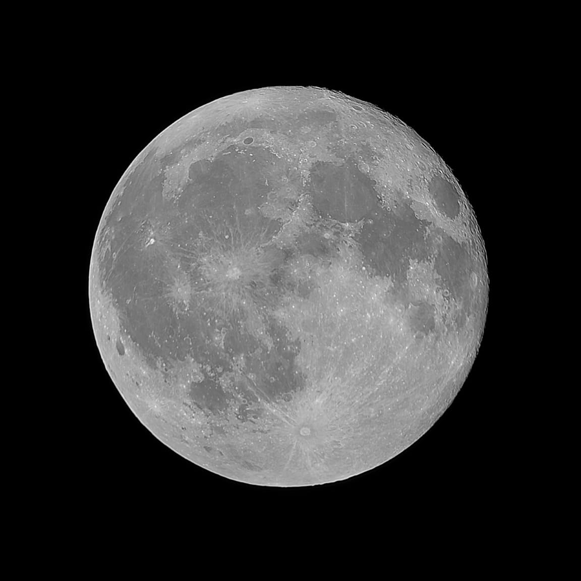 Celestron StarSense Explorer 12-inch App-Enabled Telescope - 305mm Dobsonian with Smartphone Dock & StarSense App - iPhone & Android Compatible - Easy-to-Use for Beginners customer photo 2