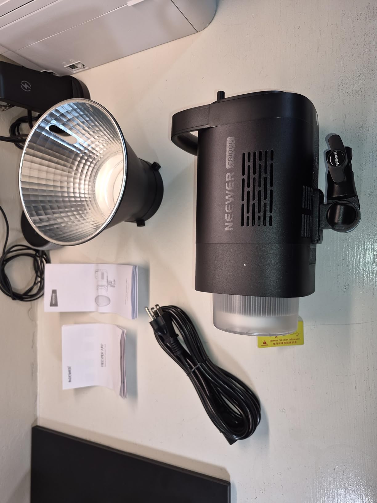 NEEWER CB100C 130W RGB LED Video Light, APP/2.4G Control 360 Full Color 2700K-6500K 27000lux/m COB Bowens Mount Silent Continuous Output Lighting TLCI/CRI97+ 17 Scenes for Video Recording Photography customer photo 1